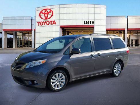 Used 2015 Toyota Sienna XLE Premium image 1