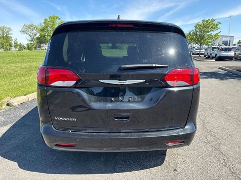 Used 2022 Chrysler Voyager LX FWD image 7