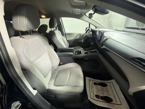 Used 2024 Toyota Sienna LE image 26