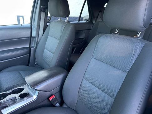 Used 2015 Ford Explorer XLT image 22