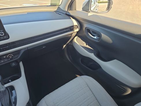 Certified 2025 Honda HR-V LX image 11