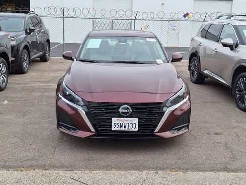 Used 2025 Nissan Altima 2.5 SL FWD image 3