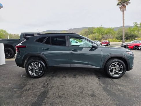 Used 2025 Chevrolet Trax LT FWD image 5