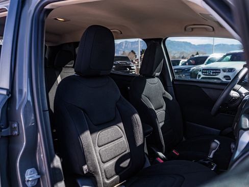 Used 2020 Jeep Renegade Latitude image 40