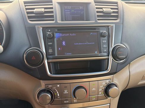 Used 2013 Toyota Highlander Plus FWD image 22