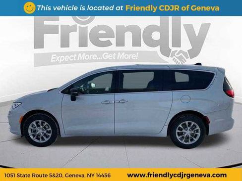 New 2026 Chrysler Pacifica Select image 8