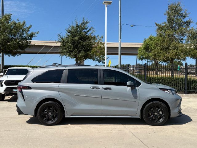 Used 2026 Toyota Sienna XLE Woodland Edition AWD/4WD image 5