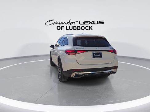 Used 2025 Mercedes-Benz GLC 300 4MATIC image 7