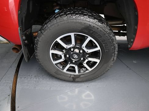 Used 2015 Toyota Tundra SR5 w/ TRD Off Road Package AWD/4WD image 10