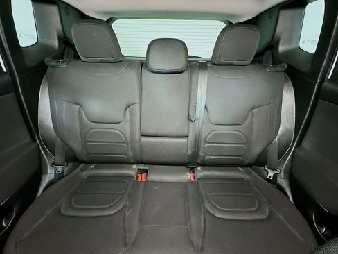 Used 2019 Jeep Renegade Latitude w/ Popular Equipment Group FWD image 13