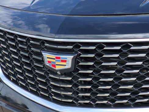 Used 2022 Cadillac XT4 Premium Luxury w/ Enhanced Visibility Package FWD image 12