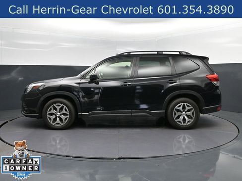 Used 2023 Subaru Forester Premium image 4