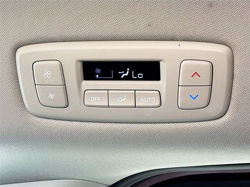 Used 2025 Kia Carnival FWD image 26