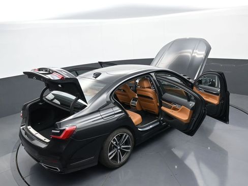 Used 2022 BMW 740i xDrive w/ M Sport Package image 44