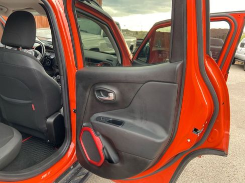 Used 2016 Jeep Renegade Trailhawk AWD/4WD image 31