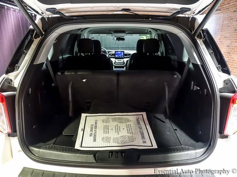 Used 2022 Ford Explorer XLT w/ Equipment Group 202A image 31