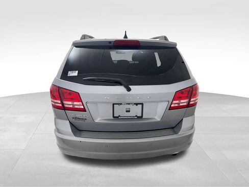Used 2020 Dodge Journey SE w/ SE Popular Equipment Group FWD image 4