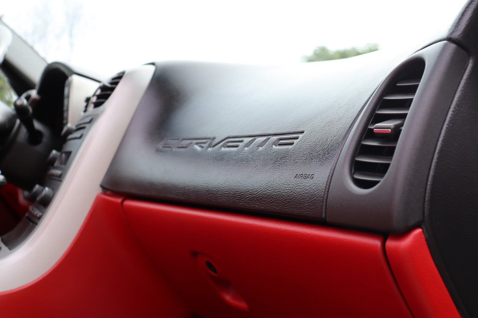 Used 2005 Chevrolet Corvette Coupe w/ Performance Handling Package RWD image 14