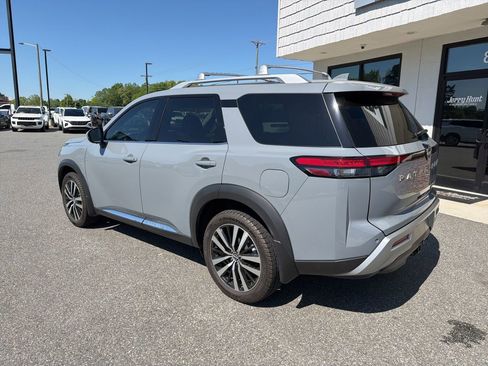 Used 2023 Nissan Pathfinder Platinum image 6