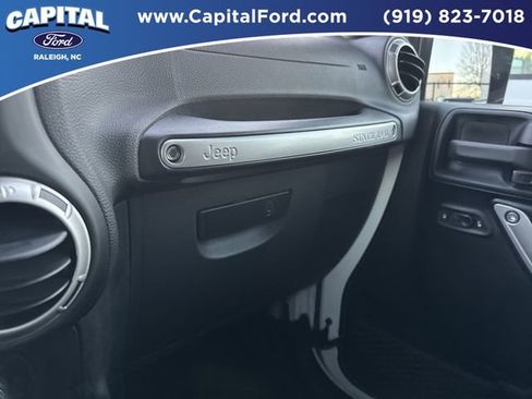 Used 2018 Jeep Wrangler Rubicon w/ Power Convenience Group image 25