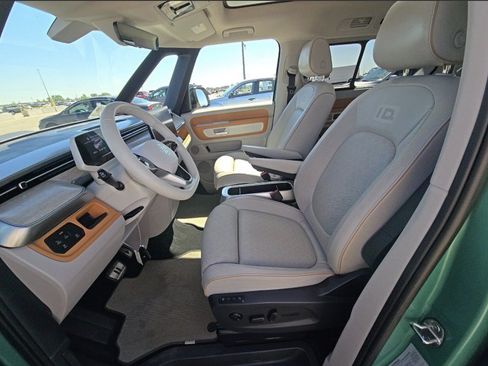Used 2025 Volkswagen ID. Buzz 1st Edition AWD/4WD image 6