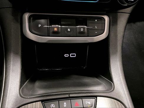 Used 2023 GMC Acadia SLT AWD/4WD image 16