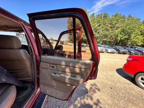 Used 1995 Toyota 4Runner SR5 AWD/4WD image 29