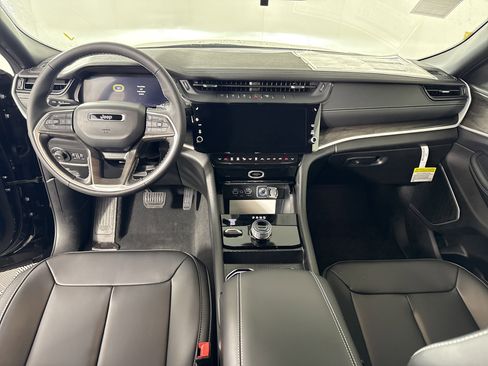 New 2026 Jeep Grand Cherokee L Limited image 10