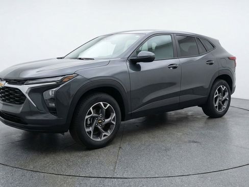 Used 2025 Chevrolet Trax LT image 3