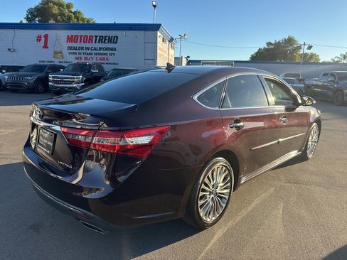 Used 2017 Toyota Avalon Limited image 2