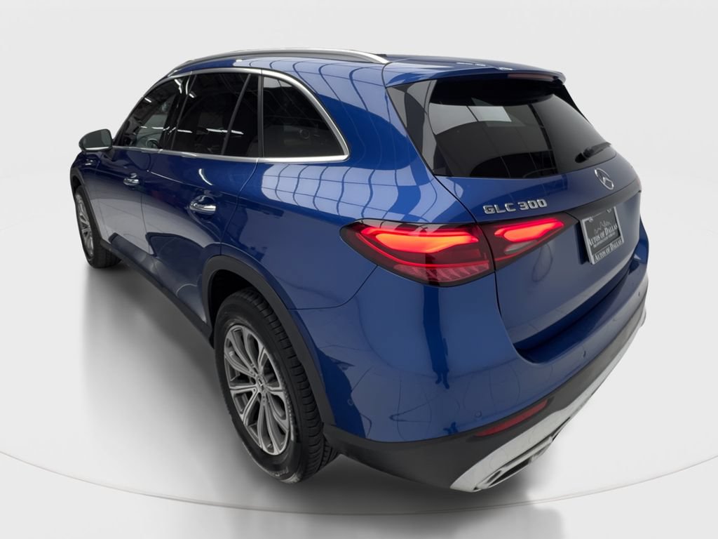 Used 2023 Mercedes-Benz GLC 300 4MATIC w/ Exclusive Trim Package image 11