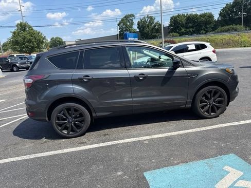 Used 2017 Ford Escape SE w/ Equipment Group 201A AWD/4WD image 3