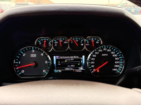 Used 2018 Chevrolet Suburban LT RWD image 22
