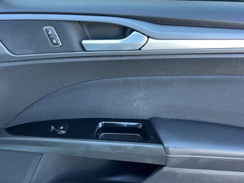 Used 2013 Ford Fusion SE FWD image 18