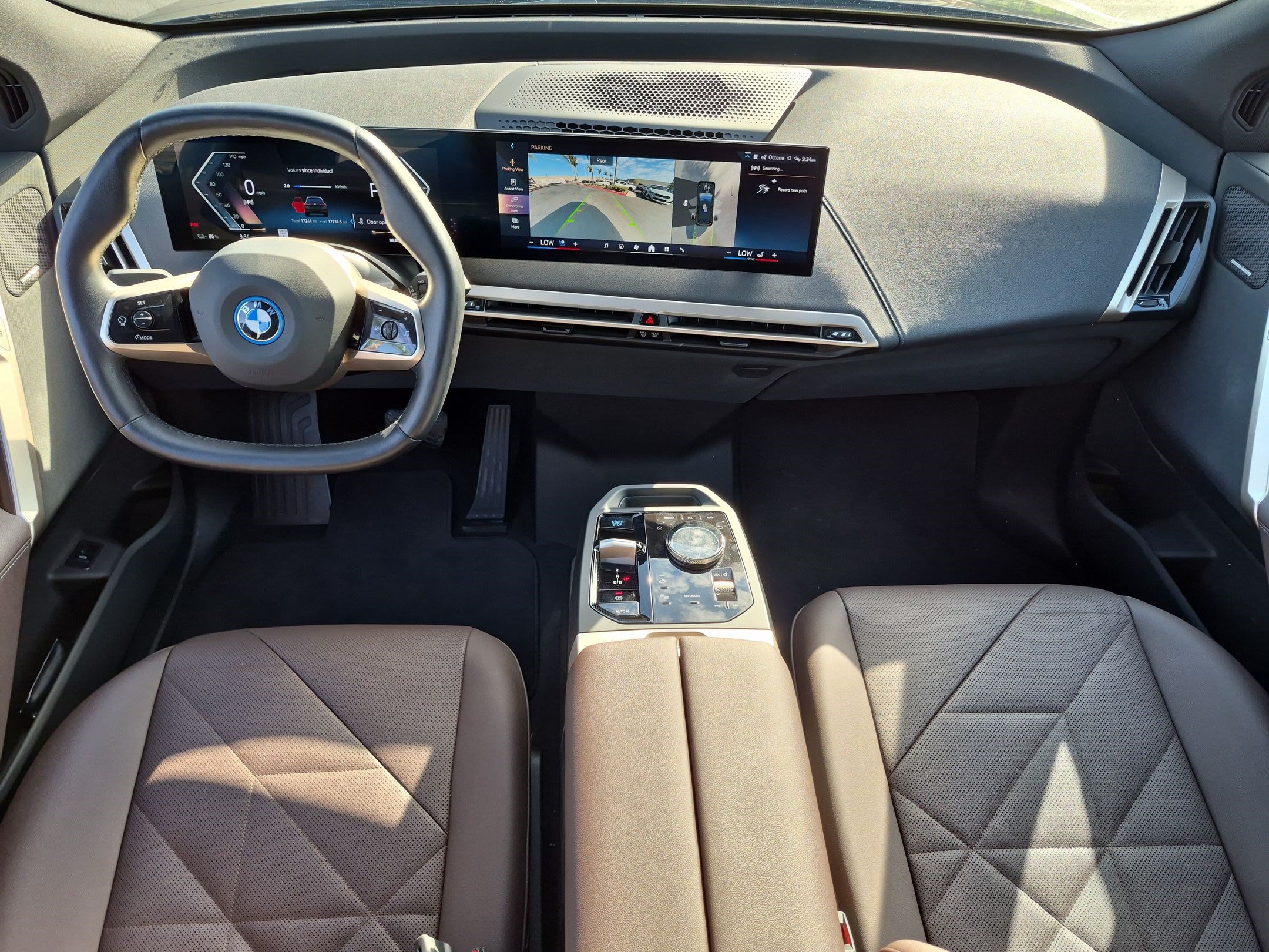 Used 2024 BMW iX xDrive50 w/ Premium Package AWD/4WD image 29