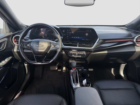 Used 2024 Chevrolet Trax RS w/ Sunroof Package FWD image 14