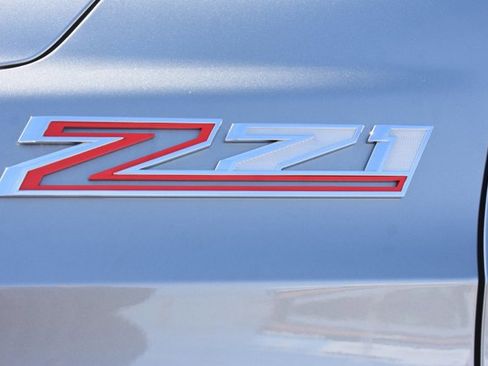 Used 2025 Chevrolet Suburban Z71 image 10