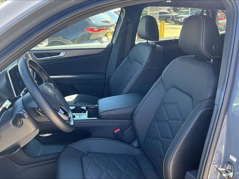Used 2026 Volkswagen Atlas Cross Sport SE w/ Panoramic Sunroof Package FWD image 18