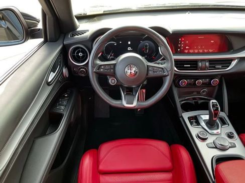 Used 2024 Alfa Romeo Stelvio Veloce image 13