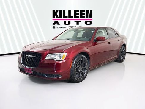 Used 2019 Chrysler 300 Touring w/ Sport Appearance Package RWD image 3