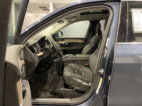 Used 2025 Volvo XC90 B6 Plus image 18