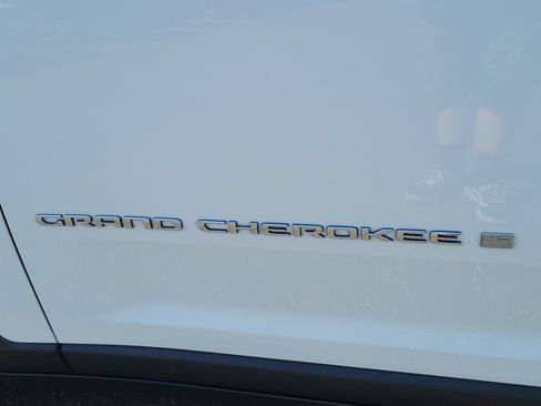 Used 2024 Jeep Grand Cherokee Limited 4xe AWD/4WD image 7