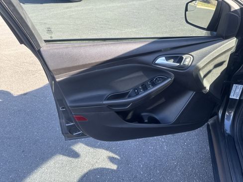 Used 2017 Ford Focus SEL image 14