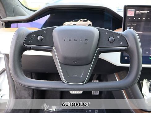 Used 2022 Tesla Model S image 3