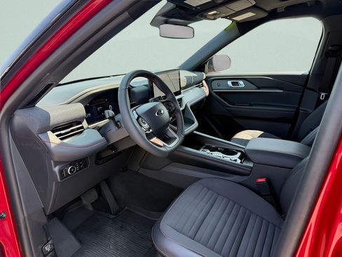 Used 2026 Ford Explorer ST-Line w/ ST-Line Street Pack AWD/4WD image 4