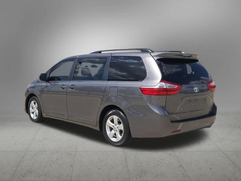 Used 2017 Toyota Sienna LE FWD image 4