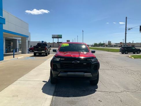 Used 2025 Chevrolet Colorado Trail Boss AWD/4WD image 3