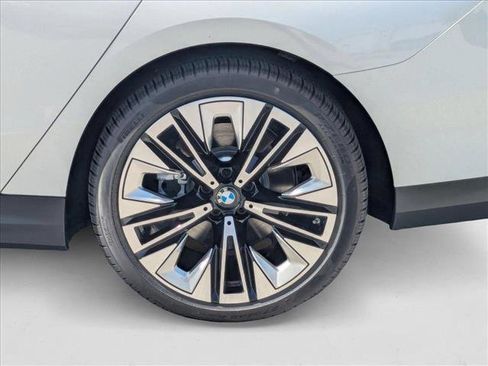 New 2026 BMW i5 eDrive40 image 8