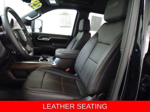 Used 2025 Chevrolet Silverado 3500 High Country w/ Technology Package AWD/4WD image 2