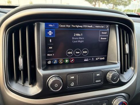Used 2022 Chevrolet Colorado Z71 AWD/4WD image 9